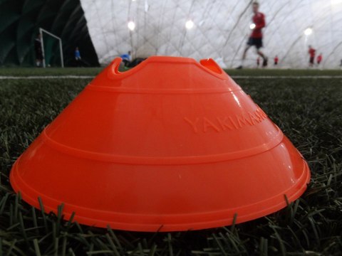 Wysepki, stożki, kapturki, grzybki treningowe pod laskę