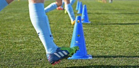 Pachołek wysoki z dziurami 38 cm