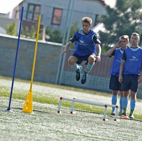 Pachołek wysoki z dziurami 38 cm