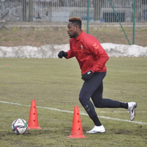 Pachołek wysoki z dziurami 38 cm