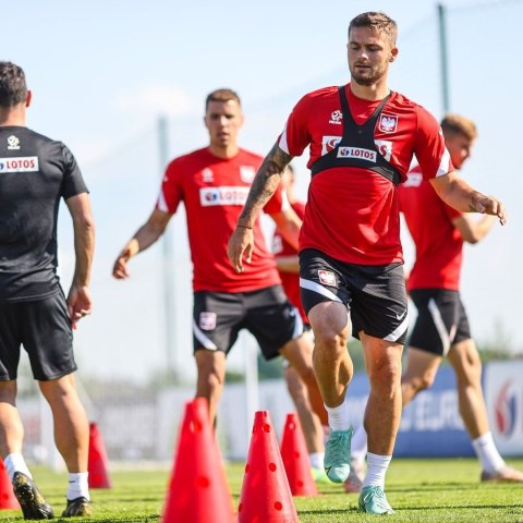 Pachołek wysoki z dziurami 38 cm