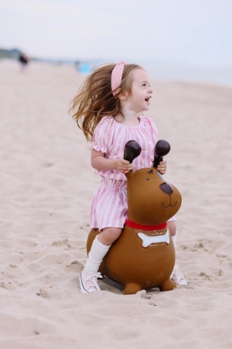 Skoczek gumowy dla dzieci REKSIO 60 cm brązowy do skakania z pompką