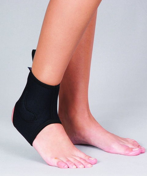 STABILIZATOR STAWU SKOKOWEGO ZE WZMOCNIENIEM WCIĄGANY NEOPREN PERFOROWANY PRAWA NOGA PT 0916