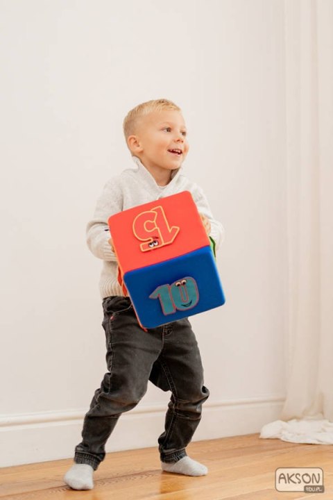 Kostka edukacyjna na rzepy 20 cm