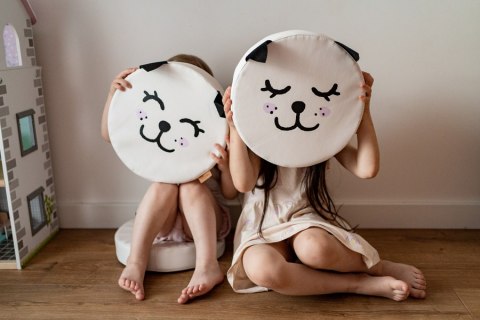 Poduszki białe ekoskóra KOTEK z uszkami 1 szt. 6 cm AKSON - Kotek - oczy w dół