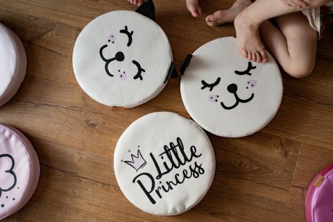 Poduszki białe ekoskóra KOTEK z uszkami 1 szt. 6 cm AKSON - Kotek - oczy w dół