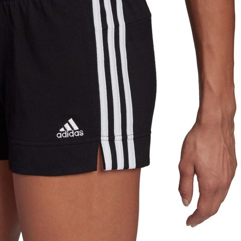 Adidas Spodenki damskie adidas Essentials Slim Shorts czarno-białe GM5523