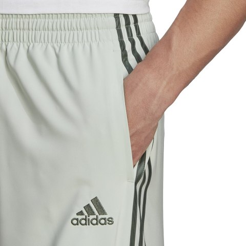 Adidas Spodenki męskie adidas AeroReady Essentials Chelsea 3-Stripes Shorts beżowe HL2257