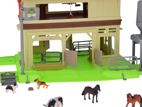 SERIA ZWIERZĘTA FARMA Stodoła z drogą + traktor, figurki i akcesoria ZA5687